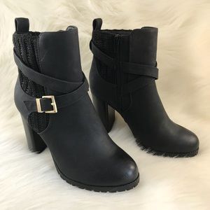 LEFT 7.5 RIGHT 8 Juicy Couture Abagail Black Boot